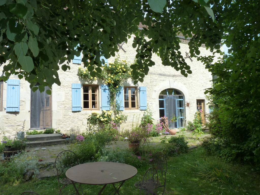 Bed and Breakfast Le Vieux Velo Chaptuzat Exterior foto