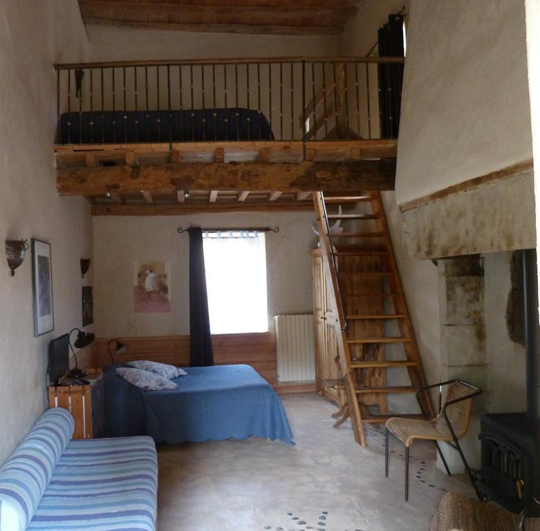 Bed and Breakfast Le Vieux Velo Chaptuzat Zimmer foto