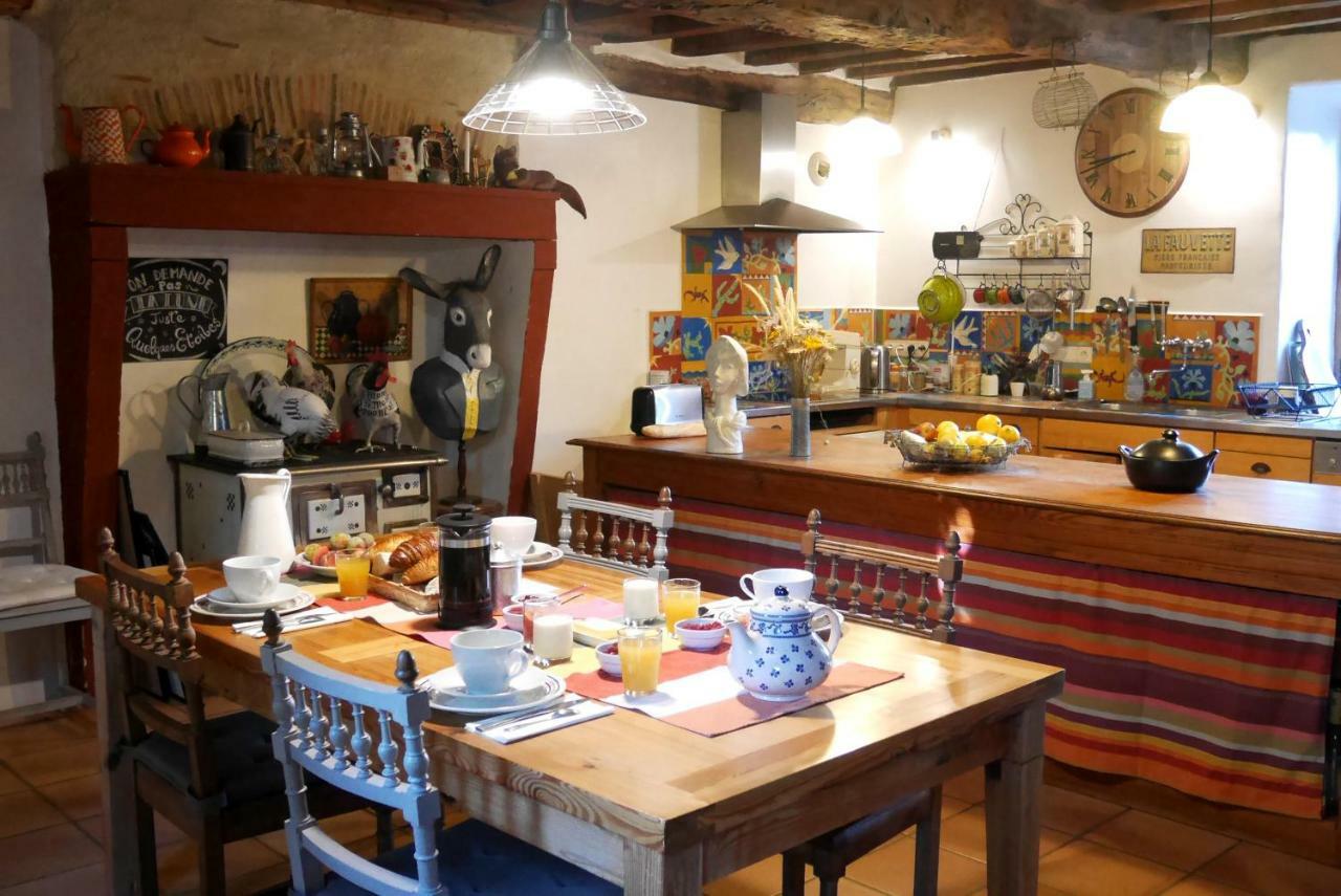 Bed and Breakfast Le Vieux Velo Chaptuzat Exterior foto