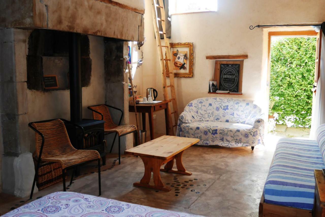 Bed and Breakfast Le Vieux Velo Chaptuzat Exterior foto